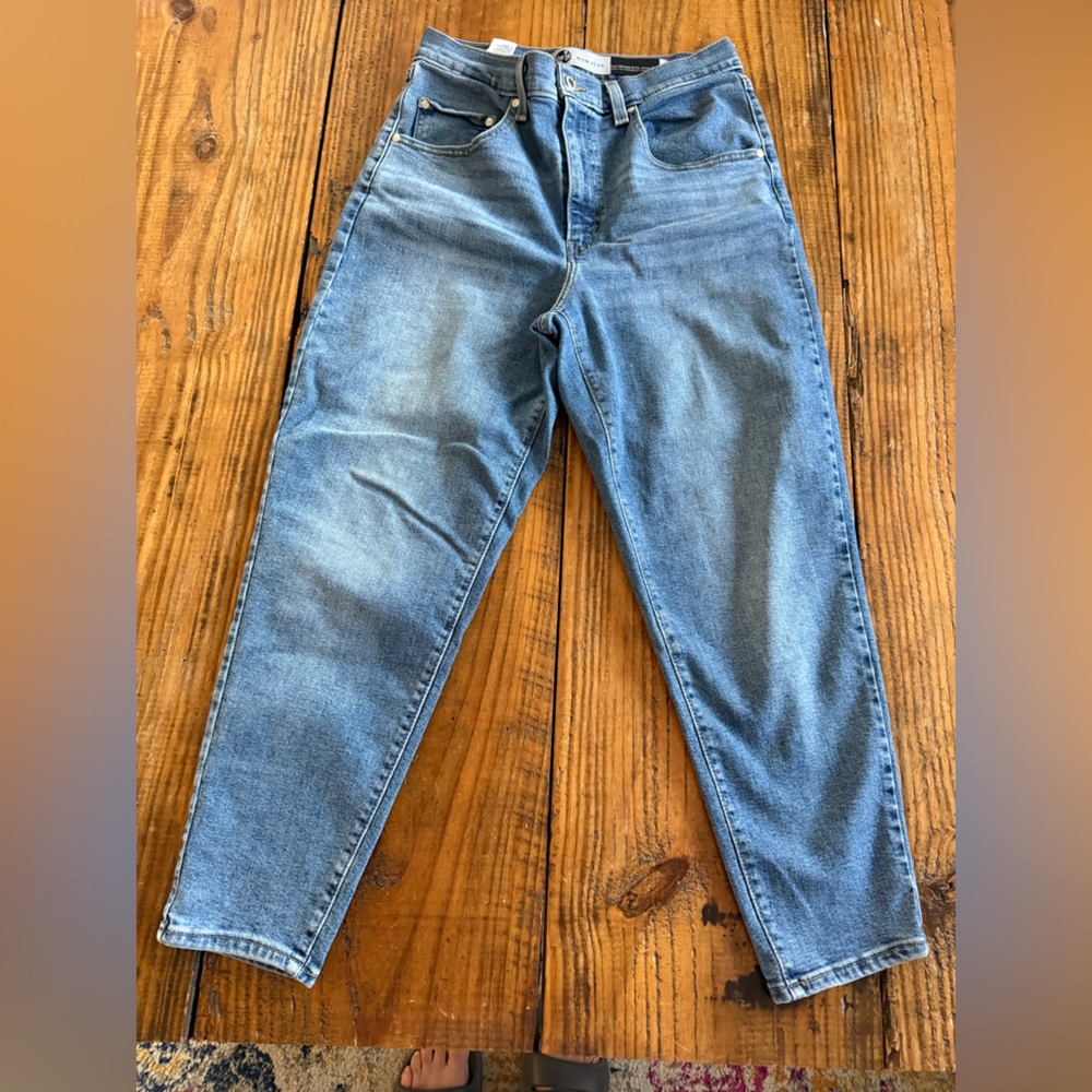 Levi’s SilverTab Mom Jeans – Size W30 L27
Medium wash